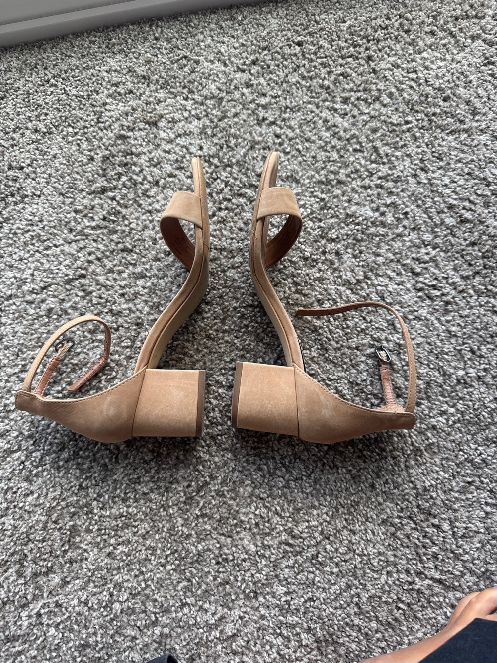 Steve Madden Nude Tan Block Heel Sandals - Picture 5 of 7